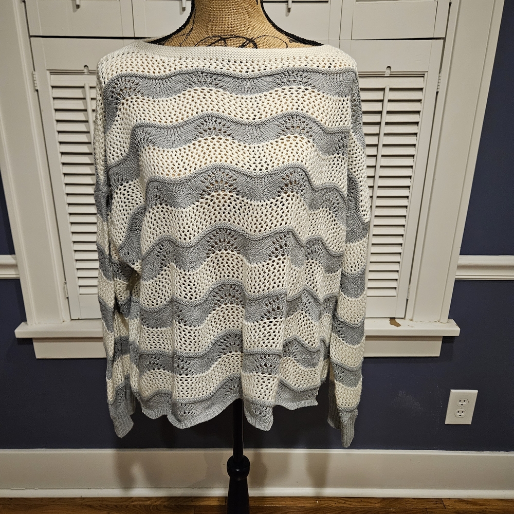 Tonal Wavr  Sweater - White and Gray